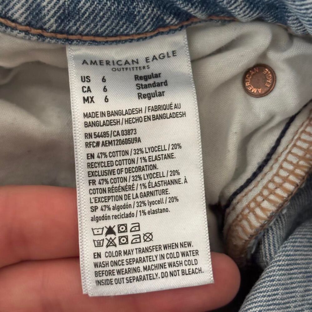 American Eagle lightwash barrel jeans size 6 - Picture 6 of 8